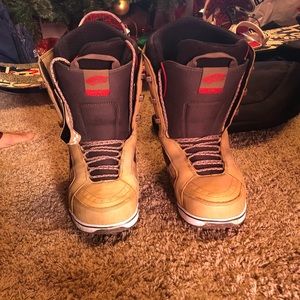 Vans snowboarding boots